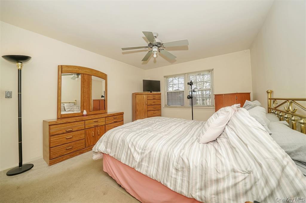 4th image of 37 Santa Barbara Dr, Oyster Bay, NY 11803 | MLS# 1029822