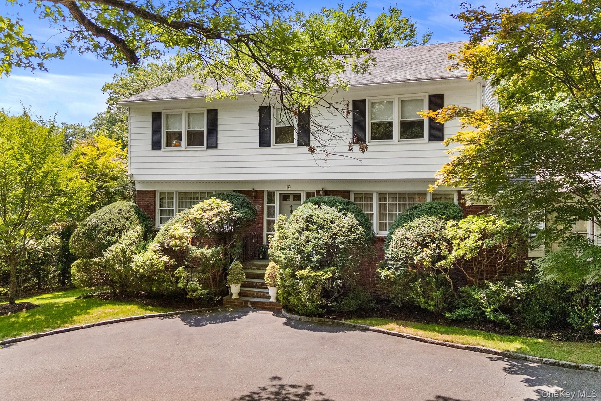 3rd image of 19 Carlton Rd, Yonkers, NY 10708 | MLS# 1029835