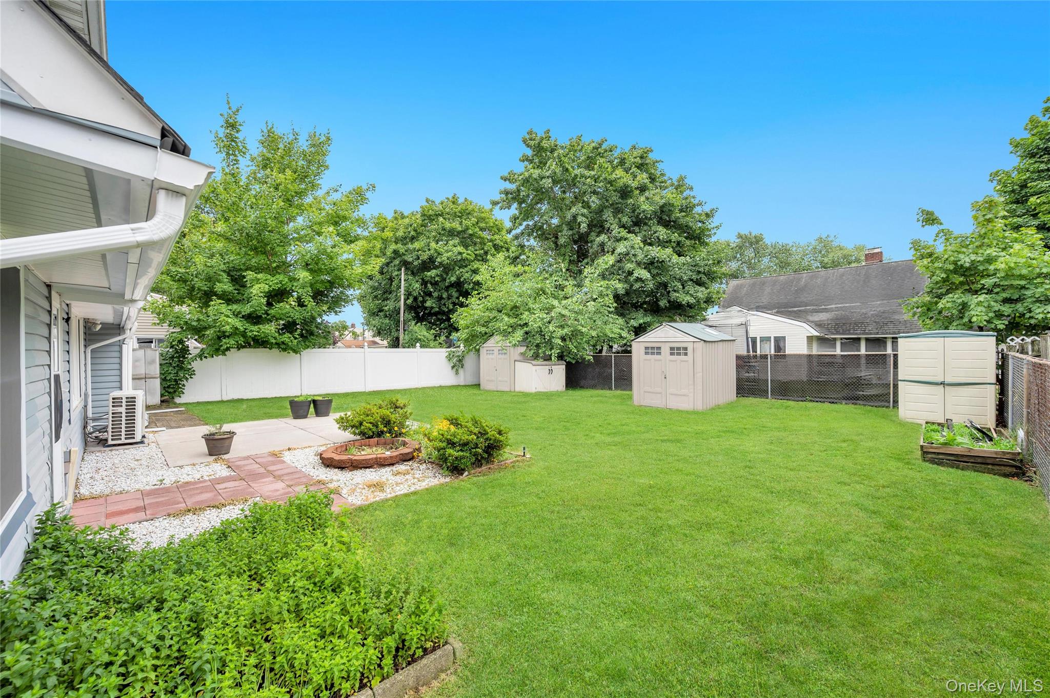 21st image of 40 Blueberry Ln, Oyster Bay, NY 11801 | MLS# 1029859