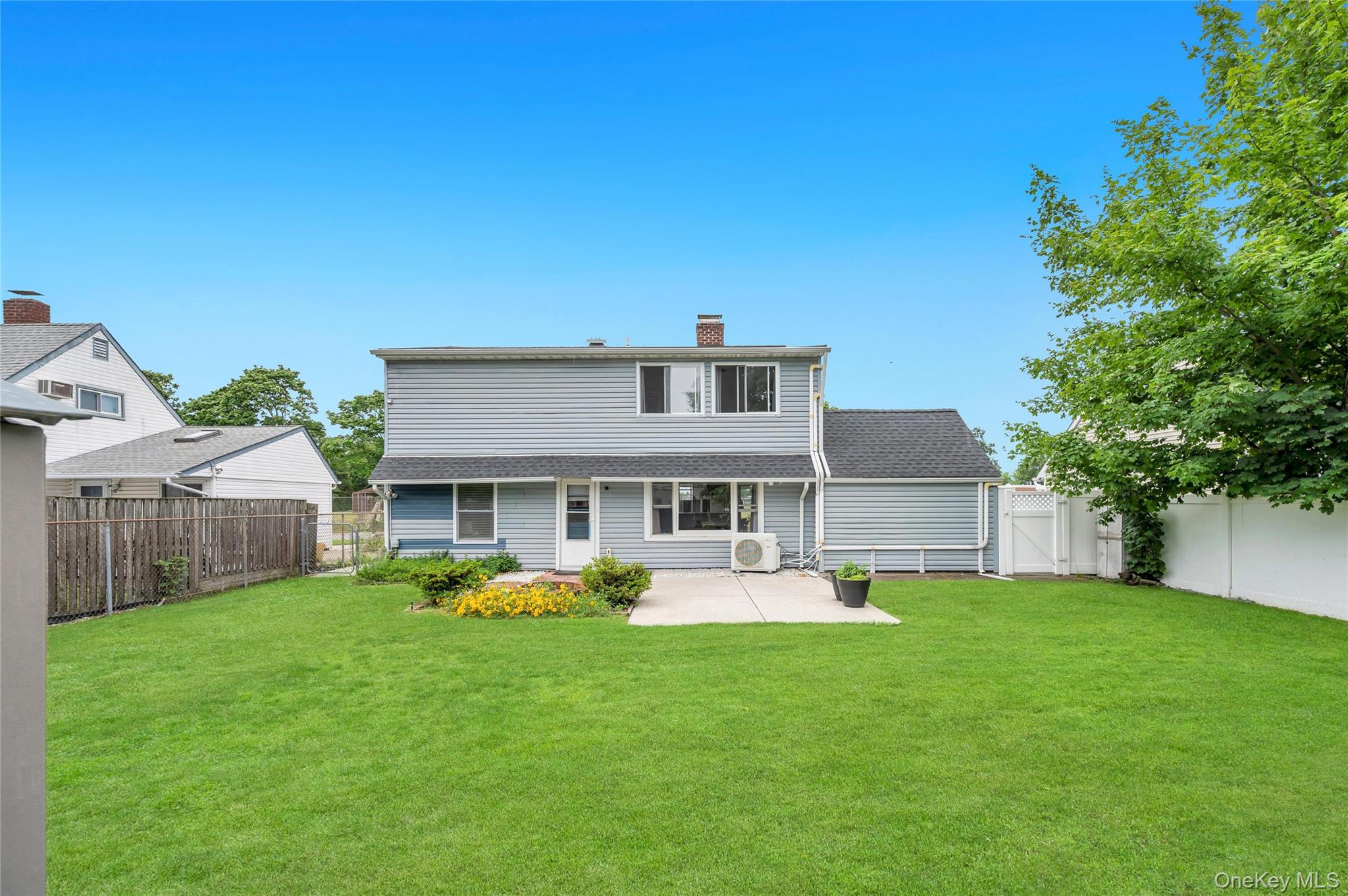 3rd image of 40 Blueberry Ln, Oyster Bay, NY 11801 | MLS# 1029859