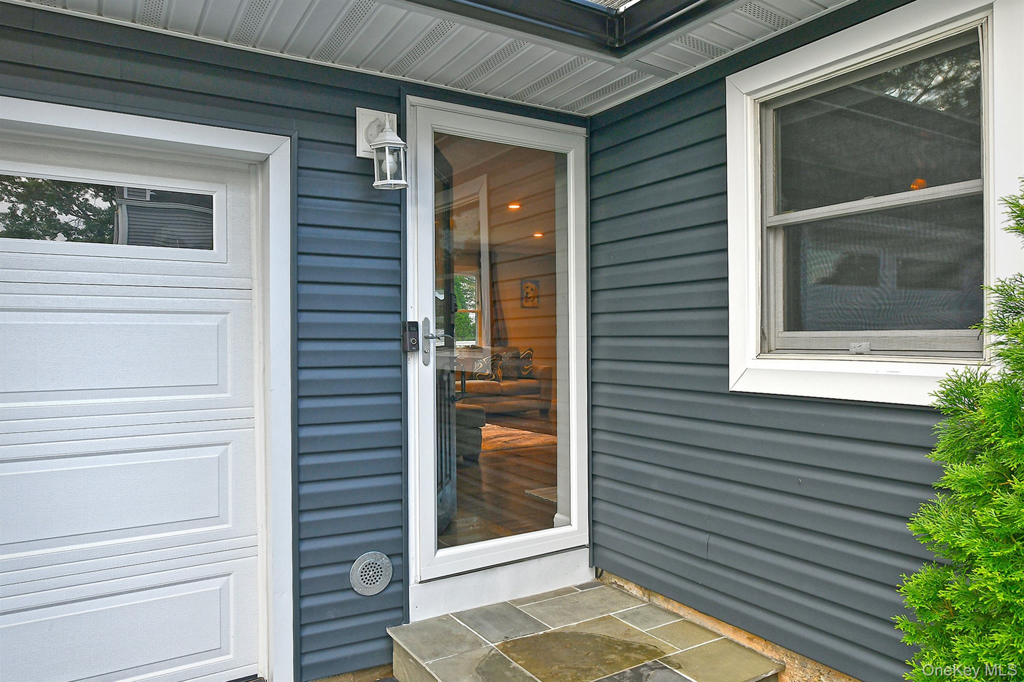 5th image of 25 Rosanne Ct, Smithtown, NY 11767 | MLS# 1029903