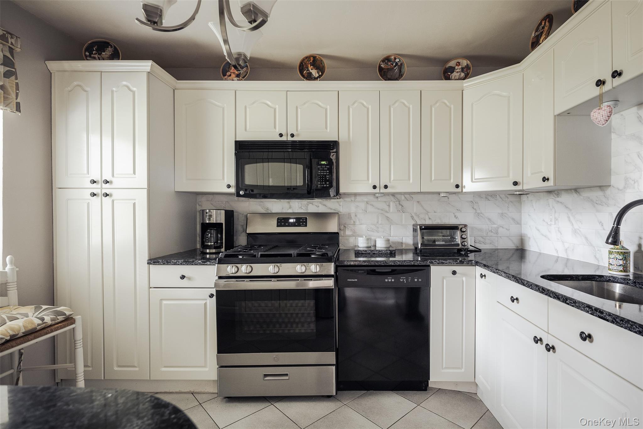 3rd image of 11 Glen Hollow Dr #D46, Brookhaven, NY 11742 | MLS# 1029944