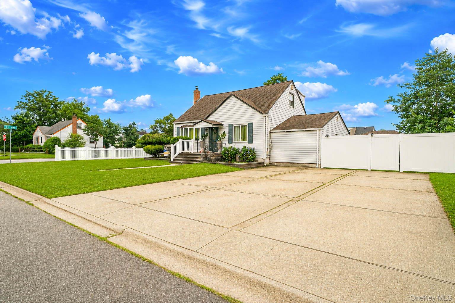 2nd image of 341 12th St, West Babylon, NY 11704 | MLS# 1029953
