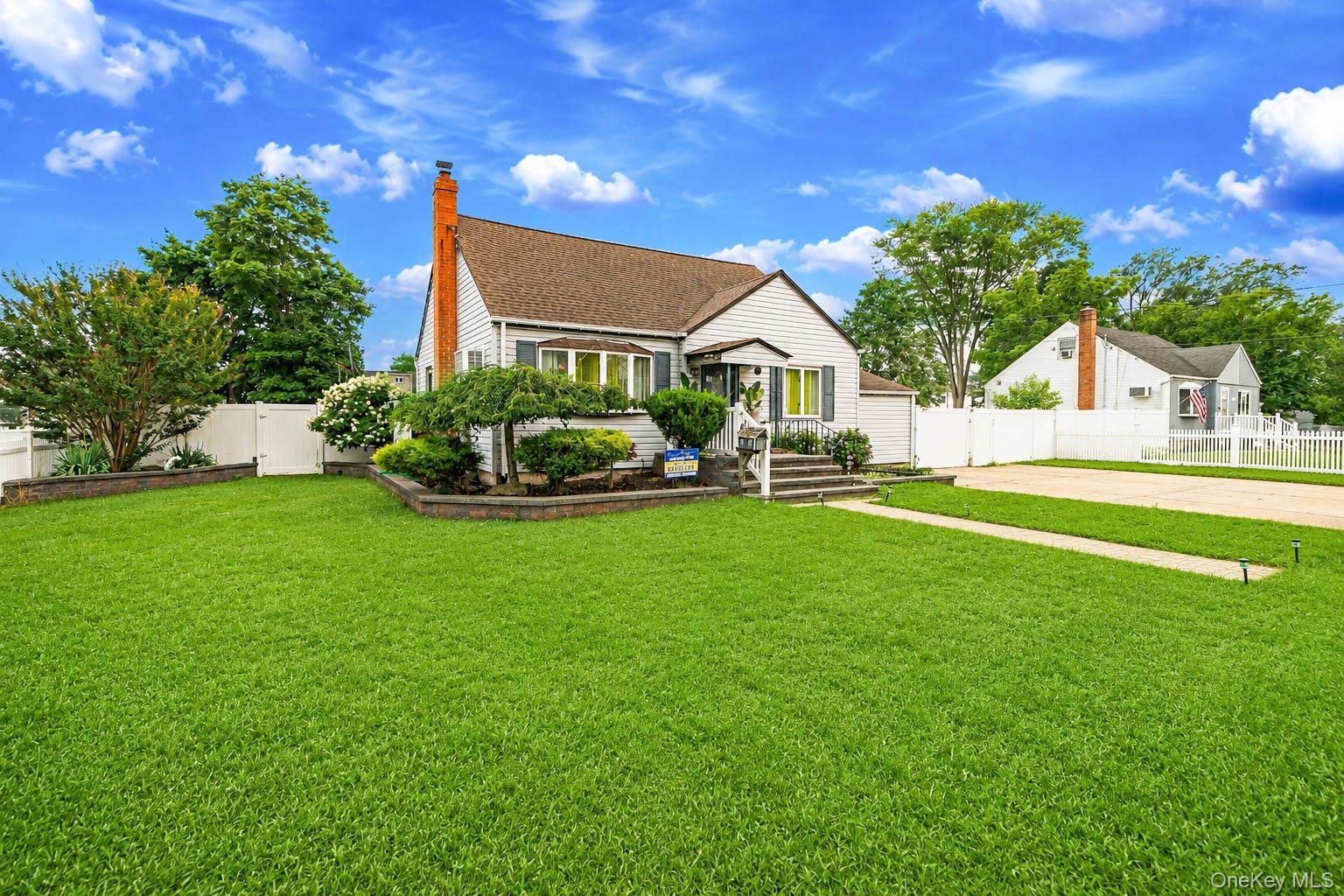 3rd image of 341 12Th St, West Babylon, NY 11704 | MLS# 1029953