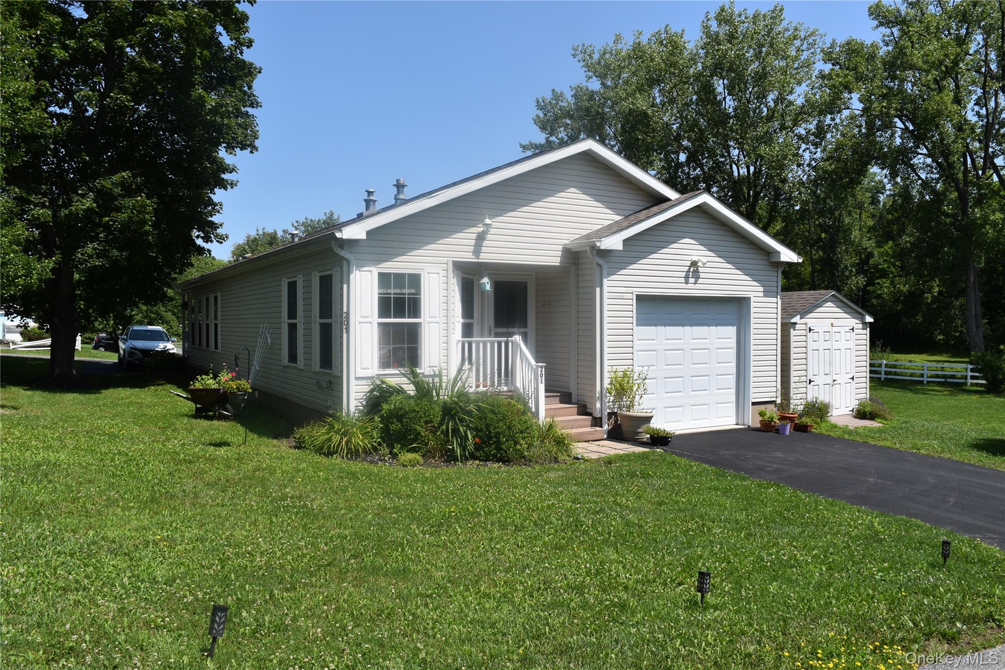 26th image of 201 Brittany Ter, New Windsor, NY 12575 | MLS# 1029958