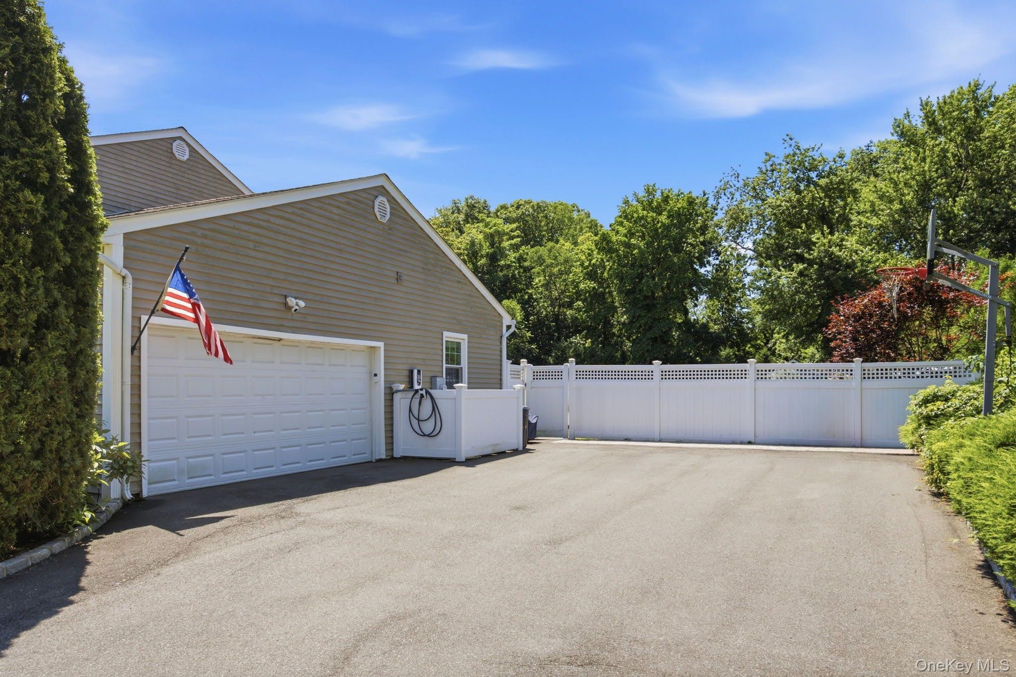 5th image of 25 Artisan Ave, Huntington, NY 11743 | MLS# 1029987