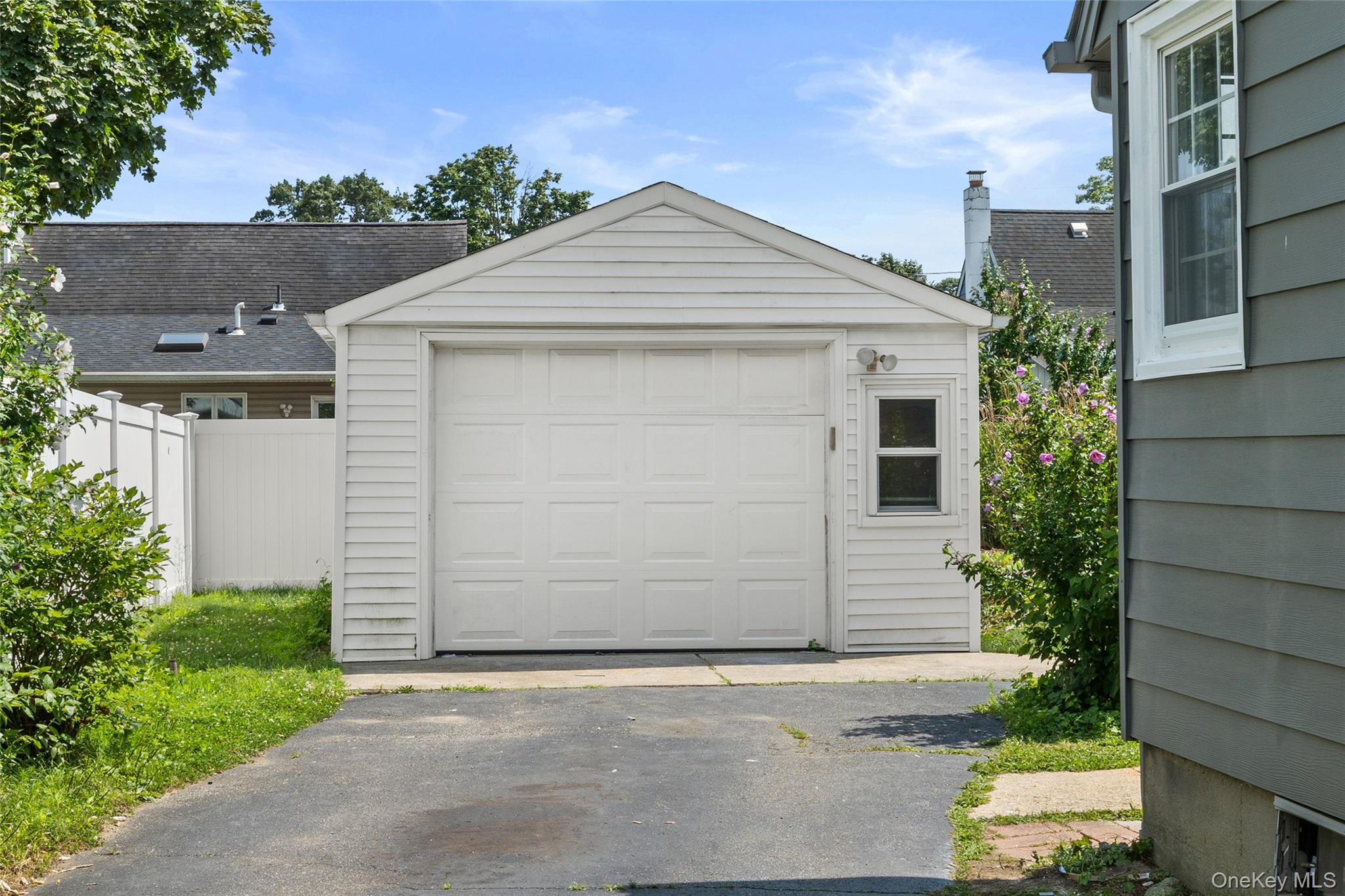 20th image of 718 Elmwood Rd, West Babylon, NY 11704 | MLS# 1029996