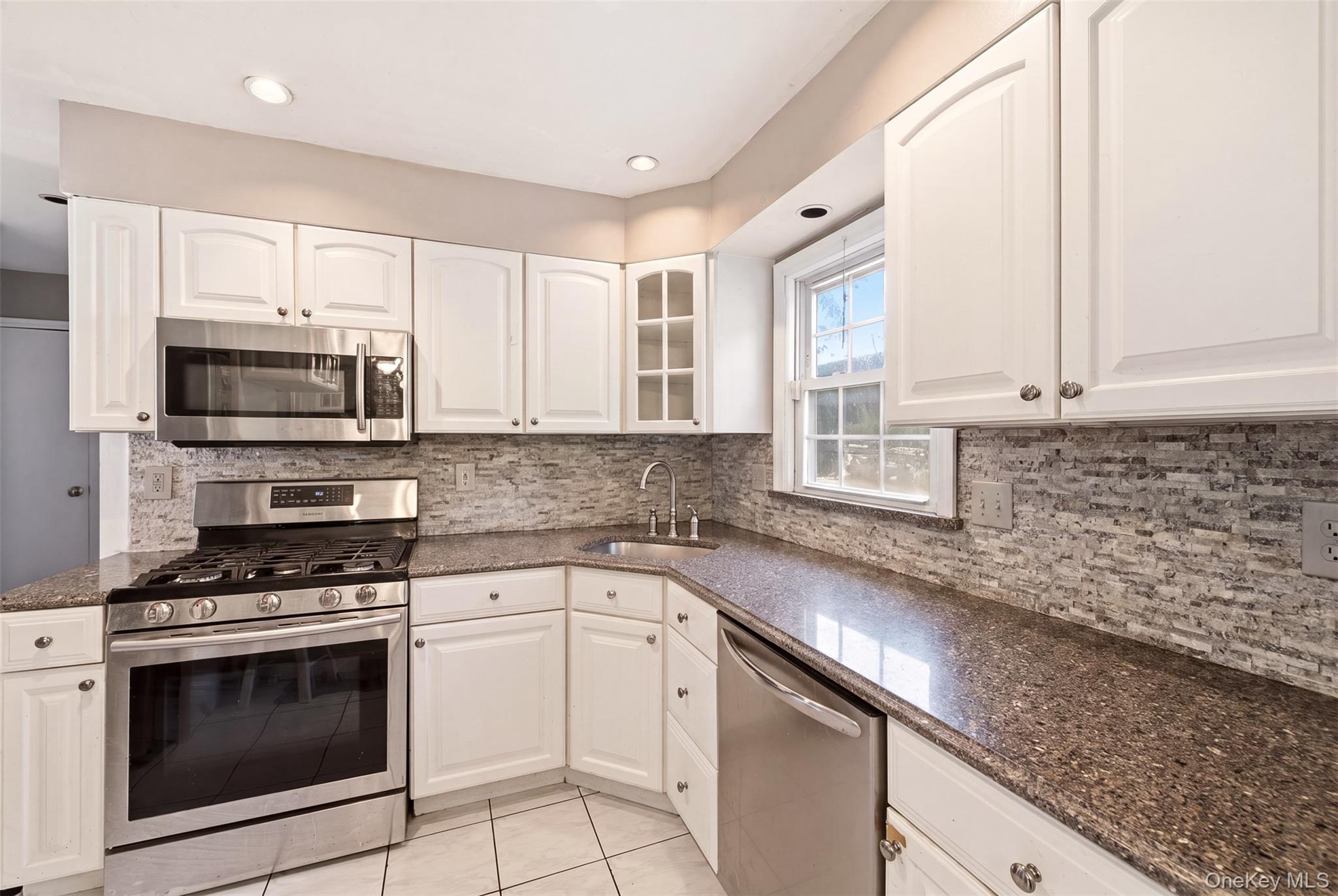 5th image of 46 Catherine St, Huntington, NY 11731 | MLS# 1030002