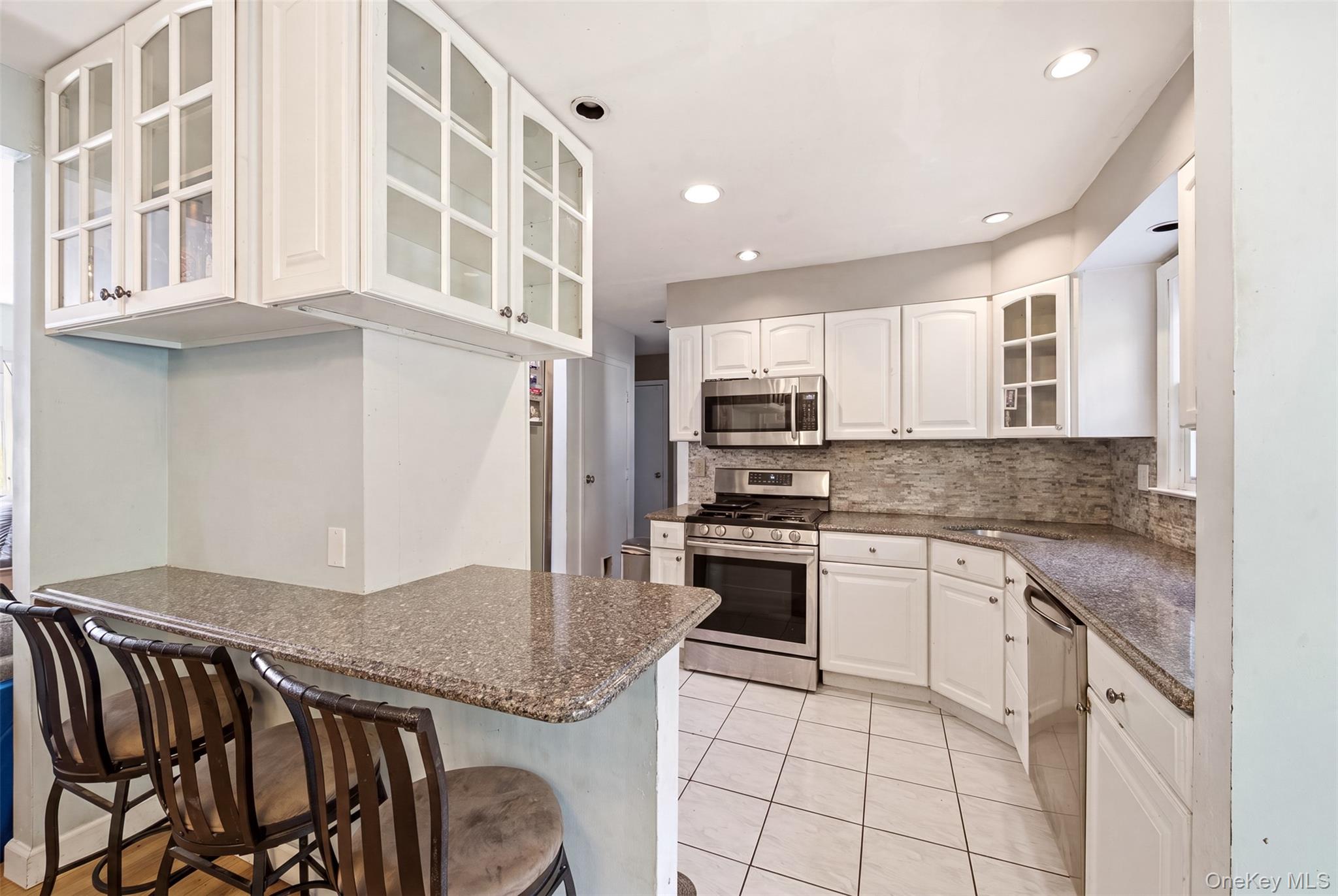4th image of 46 Catherine St, Huntington, NY 11731 | MLS# 1030002