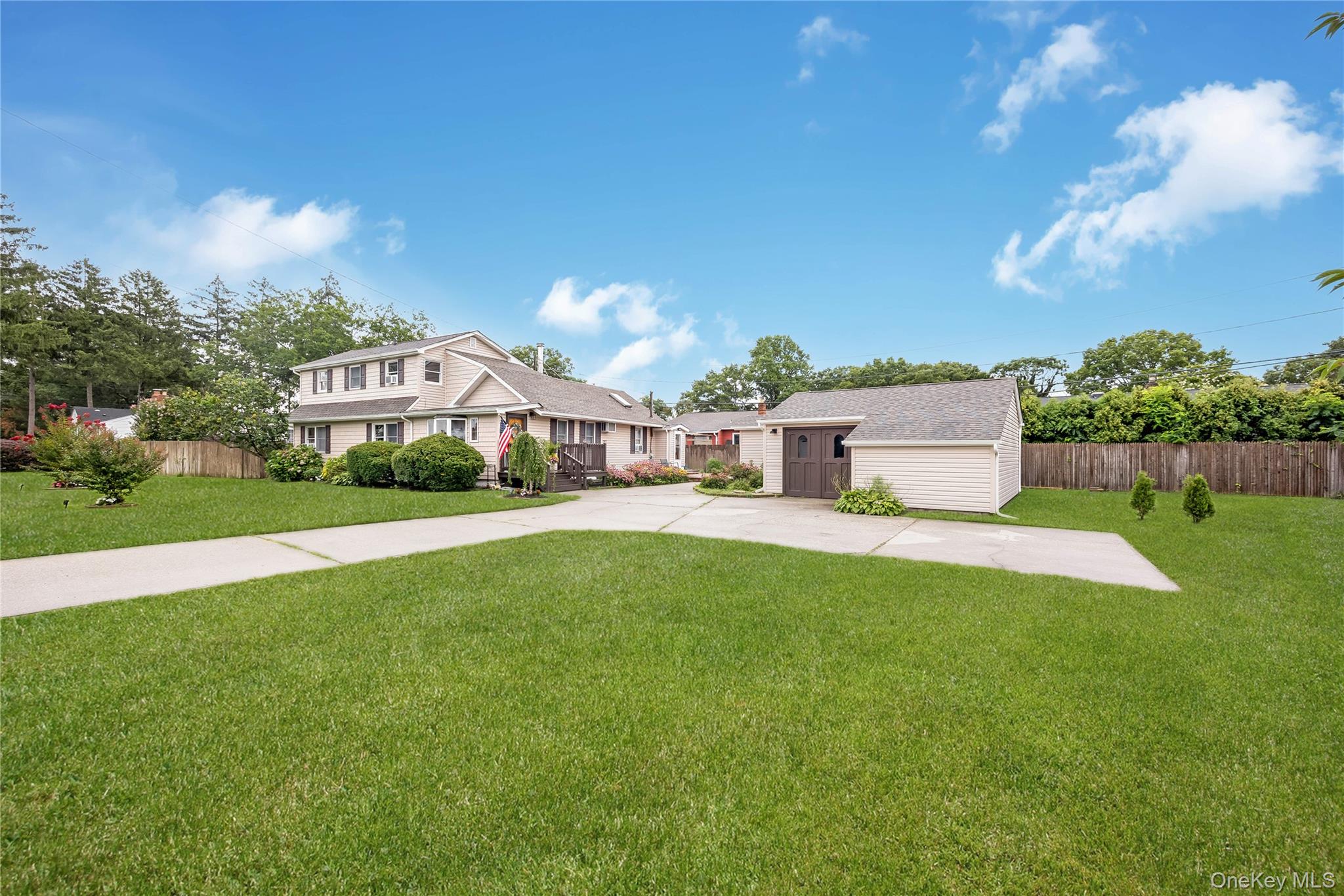 5th image of 208 Ford St, Islip, NY 11741 | MLS# 1030005
