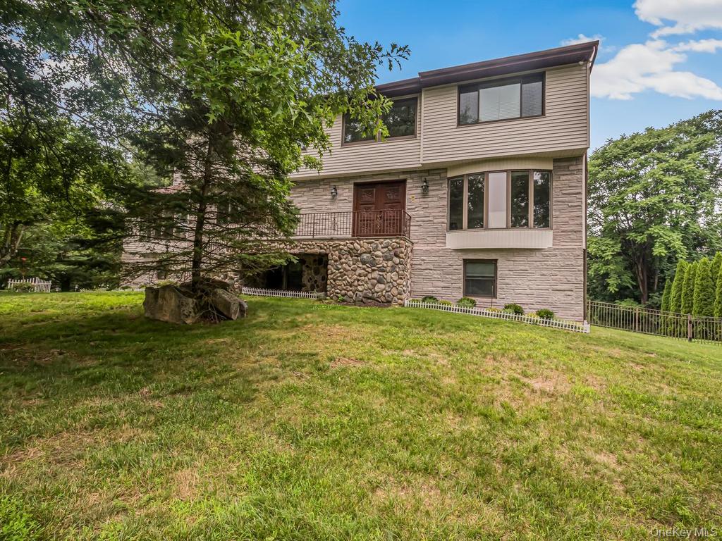 2nd image of 8 Fairgreen Ct, Cortlandt, NY 10567 | MLS# 1030029