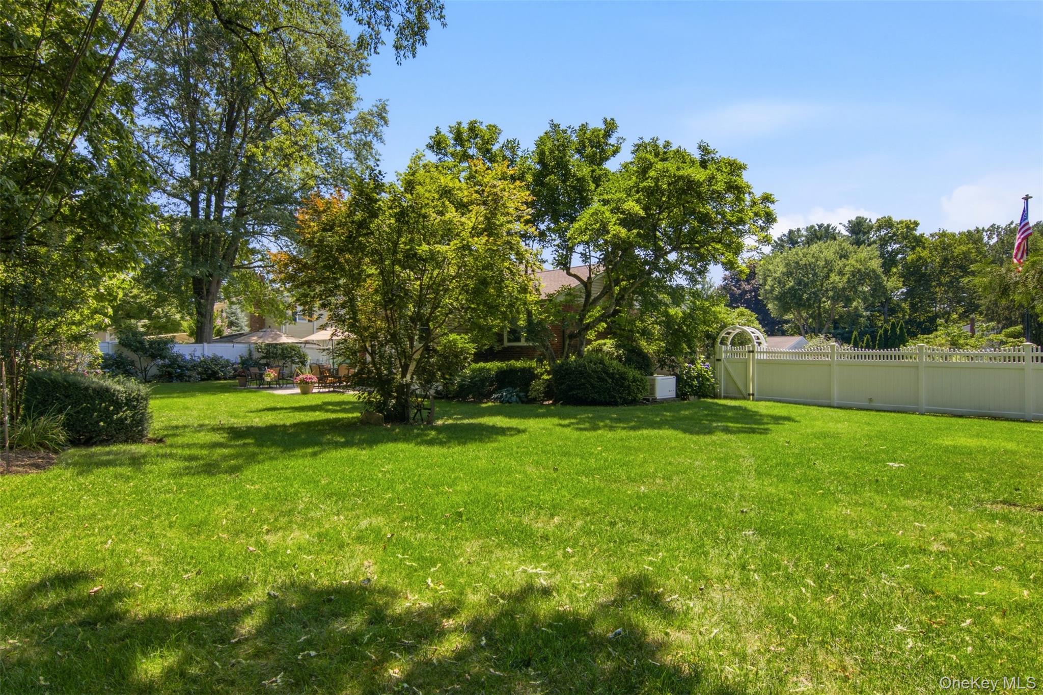 39th image of 61 Viola Dr, Glen Cove, NY 11542 | MLS# 1030043
