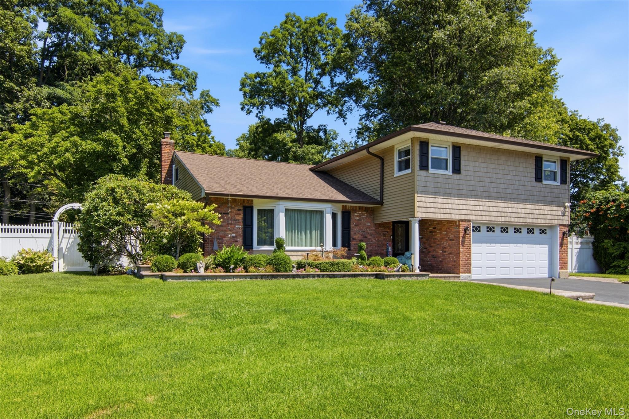 4th image of 61 Viola Dr, Glen Cove, NY 11542 | MLS# 1030043