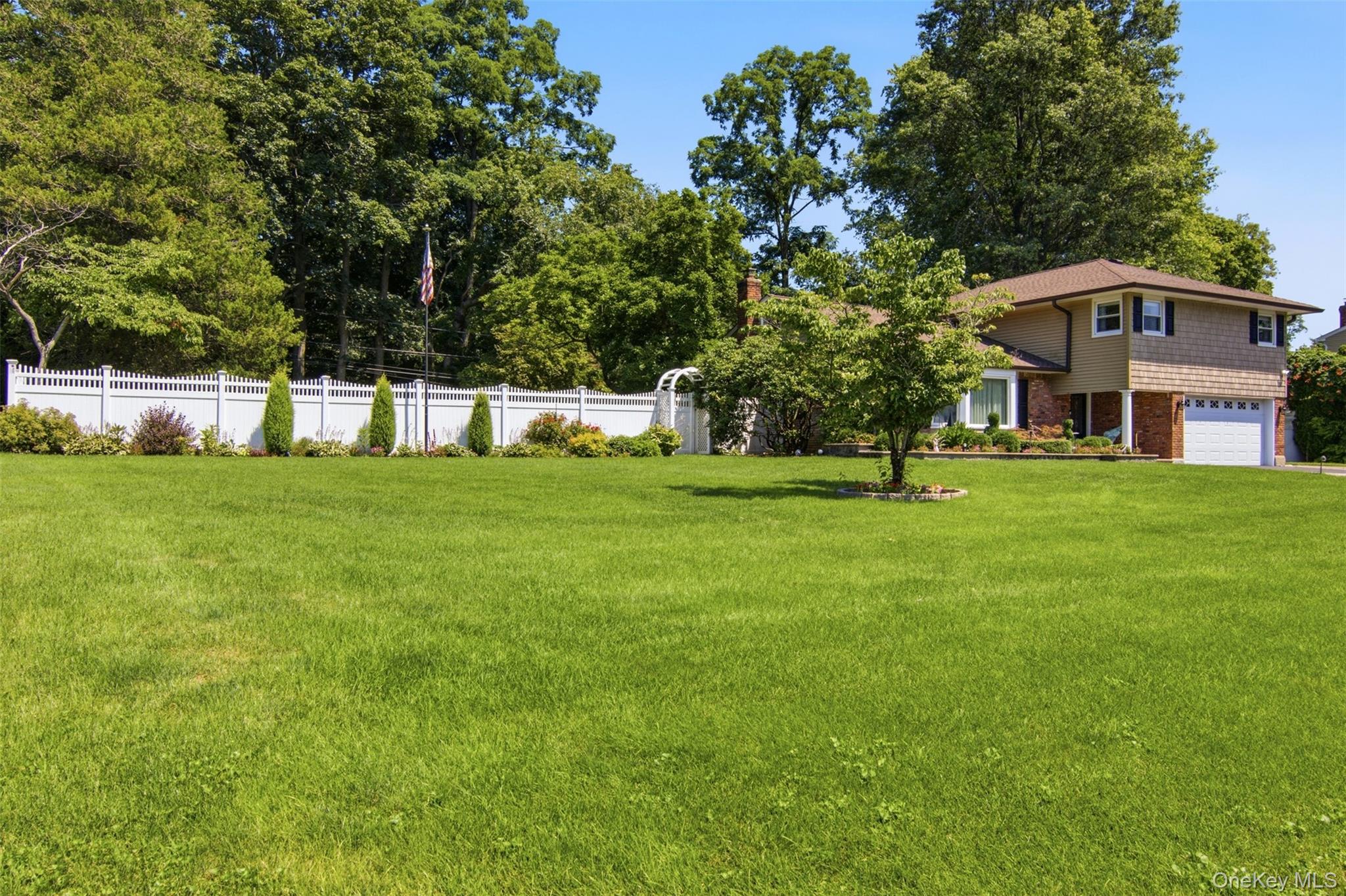 5th image of 61 Viola Dr, Glen Cove, NY 11542 | MLS# 1030043