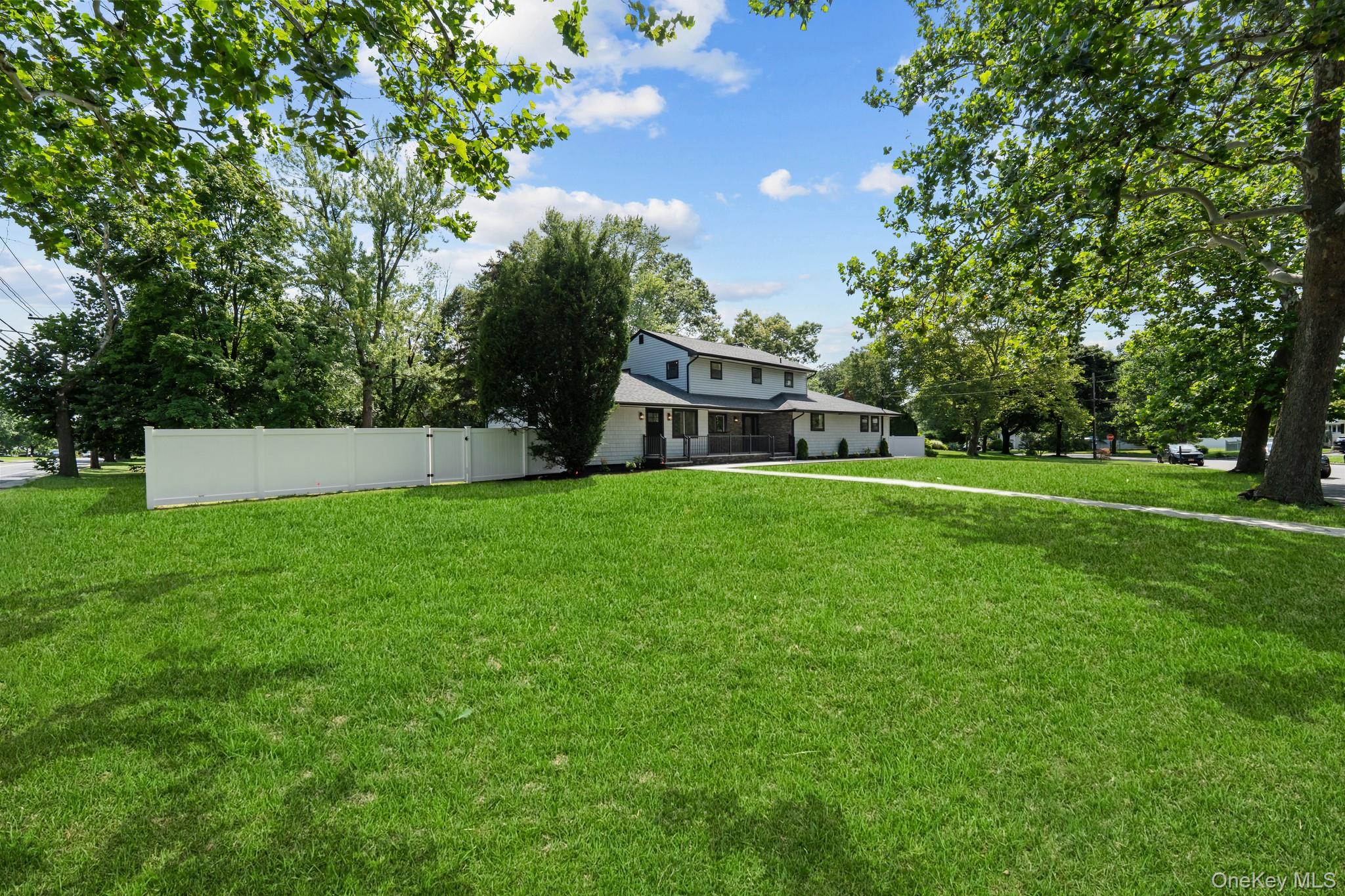 3rd image of 1 Greg Ln, Huntington, NY 11731 | MLS# 1030081
