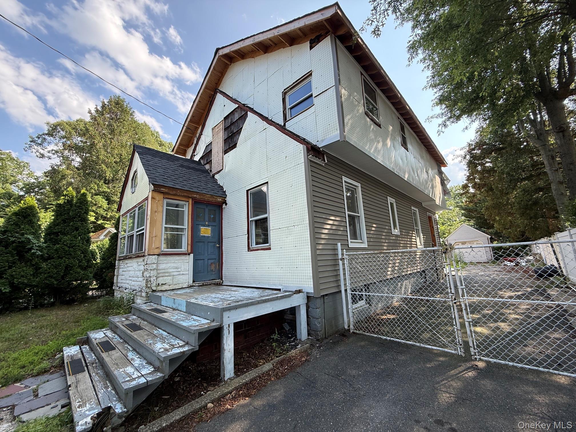 2nd image of 1014 Washington Dr, Huntington, NY 11721 | MLS# 1030104