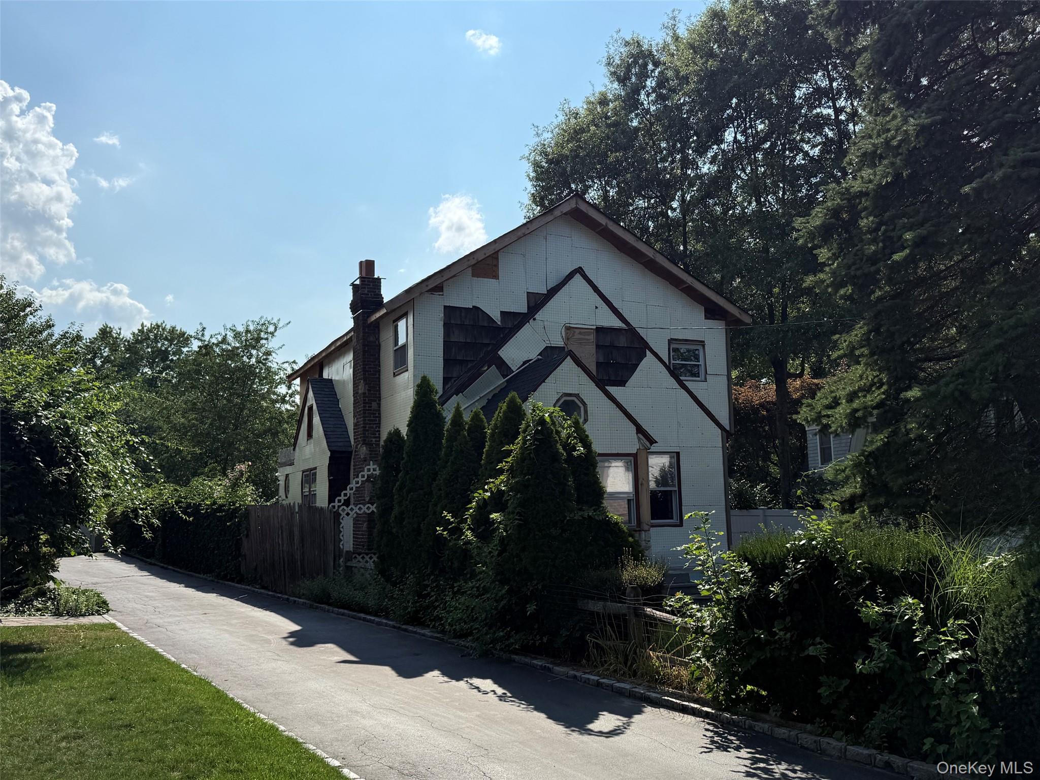 4th image of 1014 Washington Dr, Huntington, NY 11721 | MLS# 1030104
