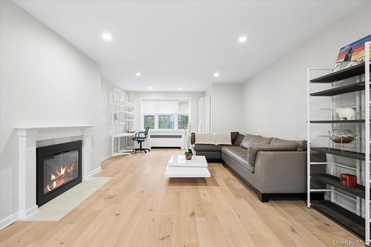 5th image of 7 Chateaux Cir #7F, Scarsdale, NY 10583 | MLS# 1030146