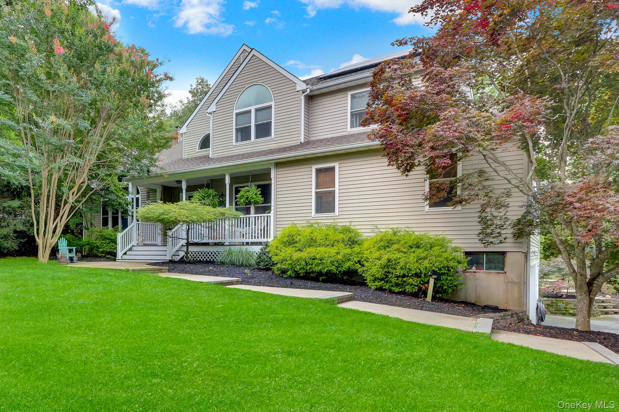 1st image of 4 Apple Ln, Riverhead, NY 11792 | MLS# 1030183