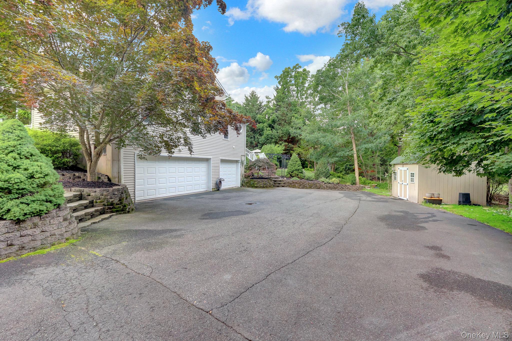 5th image of 4 Apple Ln, Riverhead, NY 11792 | MLS# 1030183