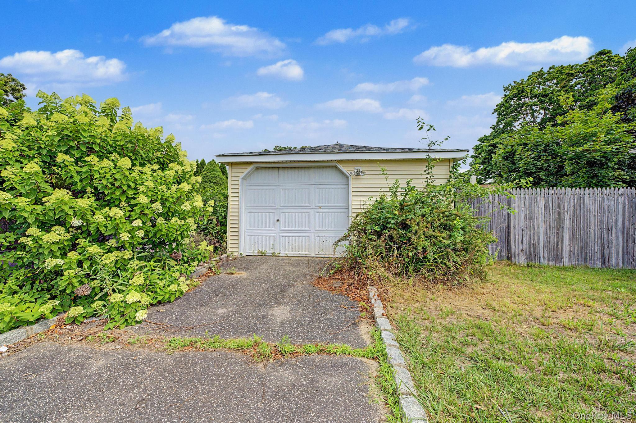 5th image of 257 Elizabeth Ave, Islip, NY 11741 | MLS# 1030202