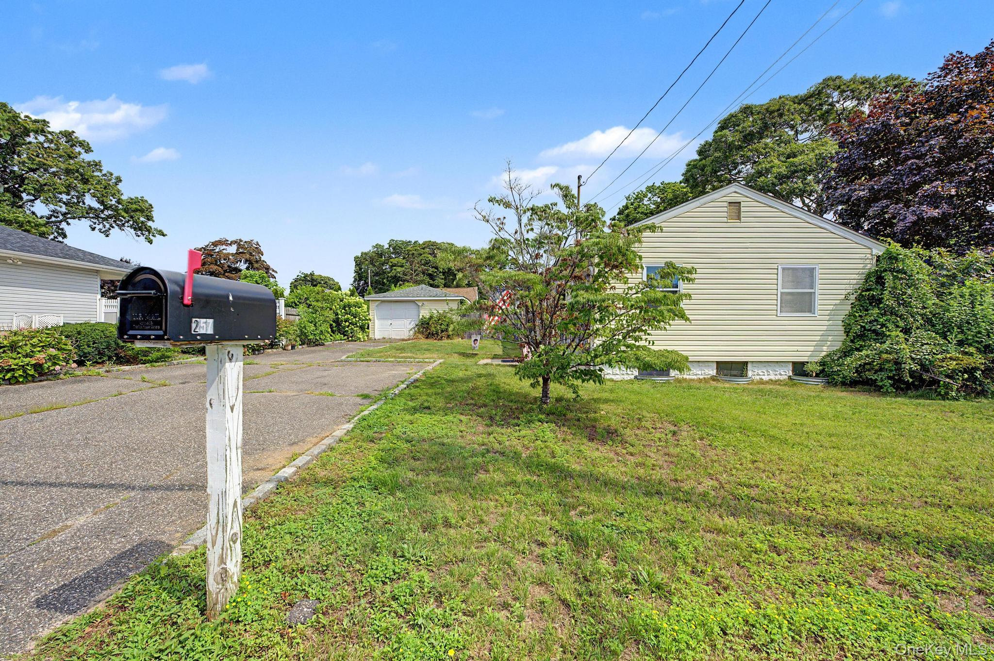 3rd image of 257 Elizabeth Ave, Islip, NY 11741 | MLS# 1030202