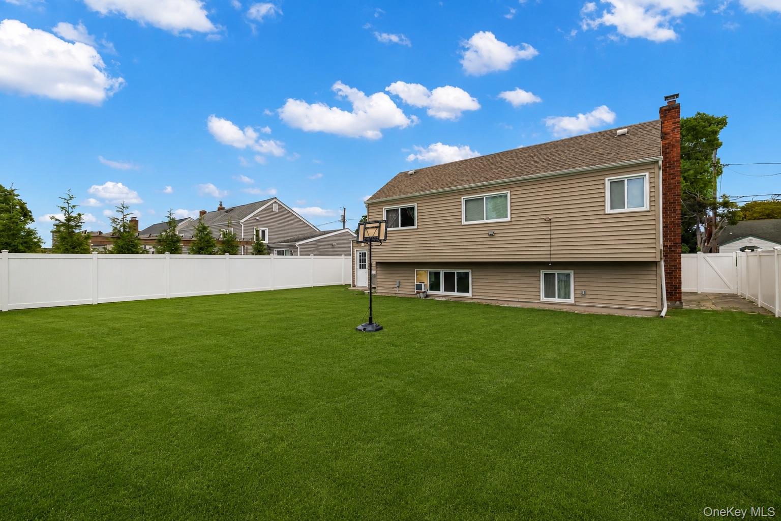 2nd image of 92 W 21st St, Babylon, NY 11729 | MLS# 1030214