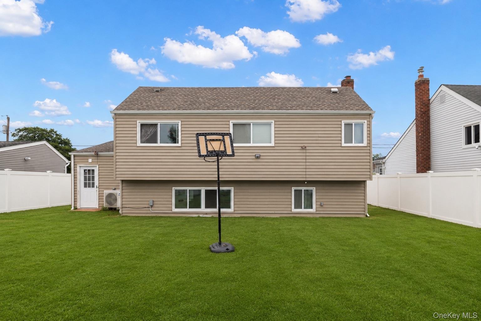 3rd image of 92 W 21St St, Babylon, NY 11729 | MLS# 1030214