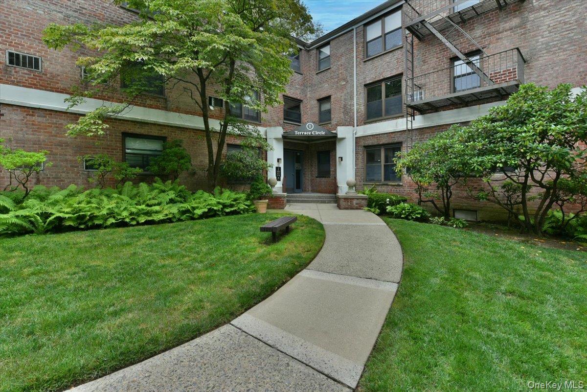 28th image of 1 Terrace Cir #3-F, North Hempstead, NY 11021 | MLS# 1030252
