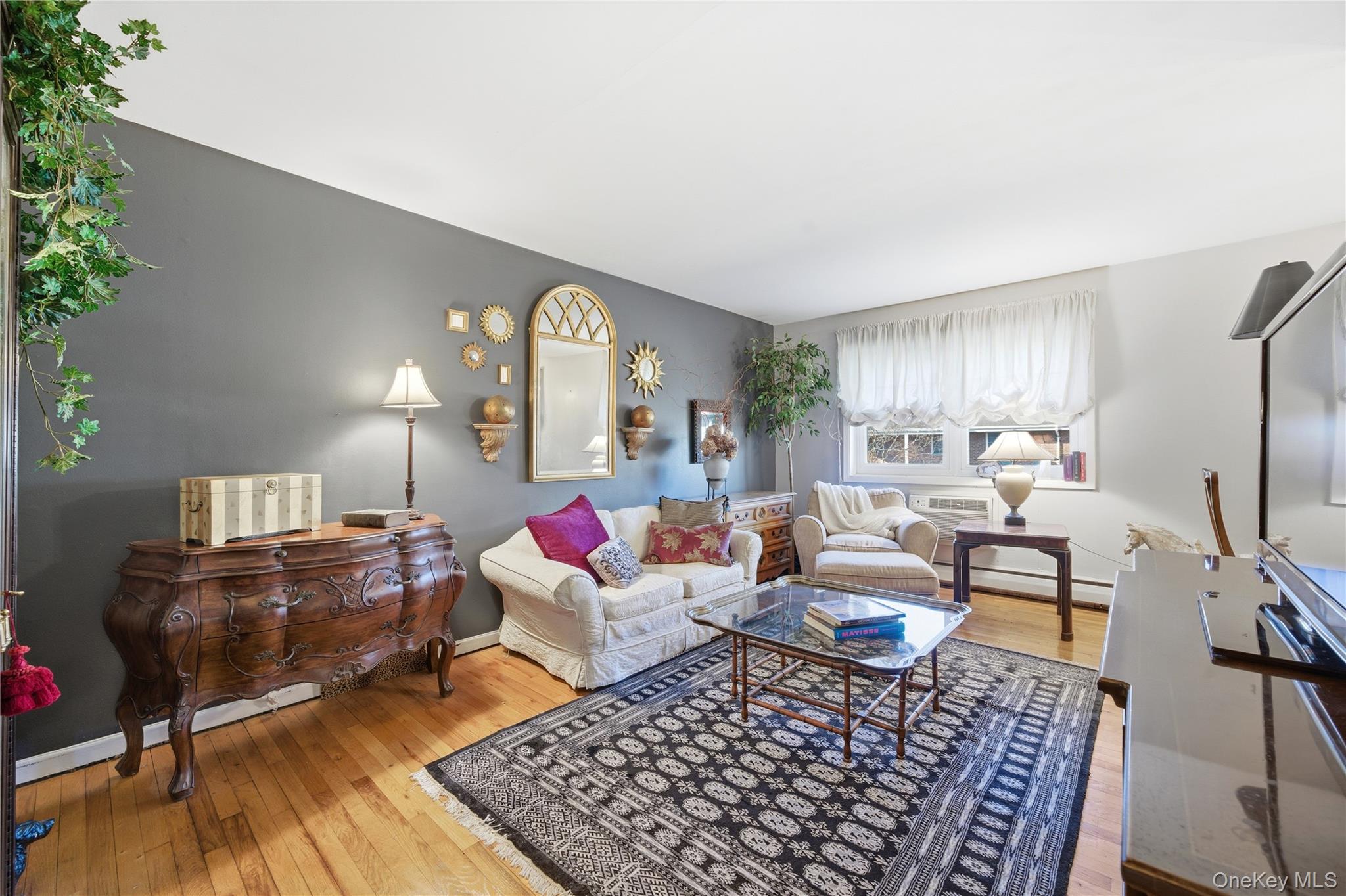 4th image of 297 Merrick Rd, Babylon, NY 11701