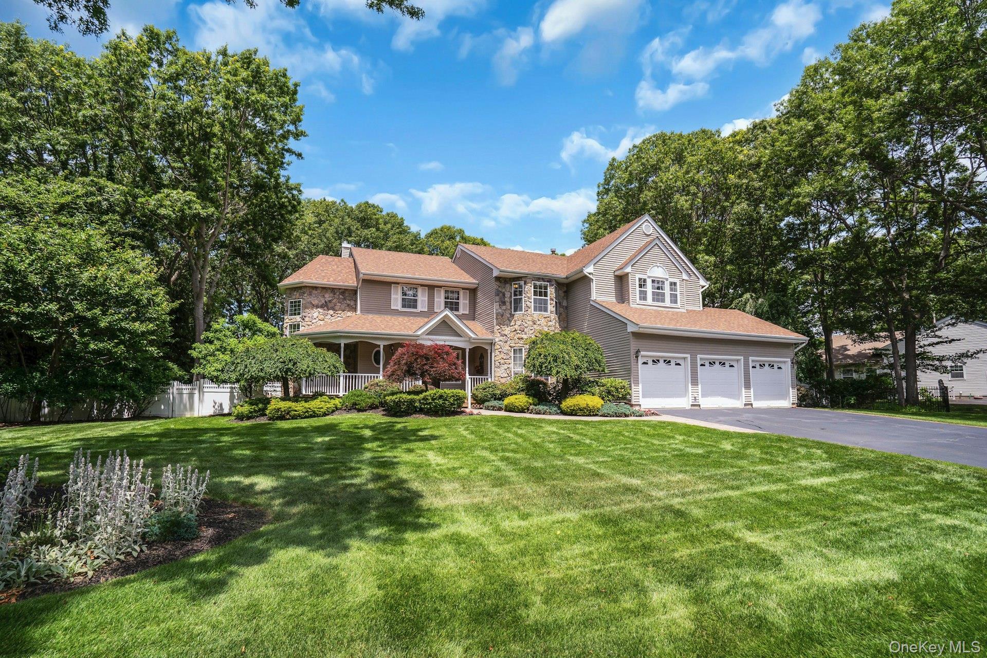 2nd image of 7 Dorm Ct, Brookhaven, NY 11733 | MLS# 1030274