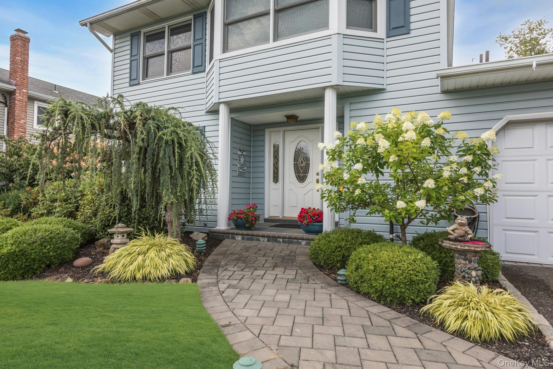 3rd image of 100 Middlesex Ave, Islip, NY 11769 | MLS# 1030335