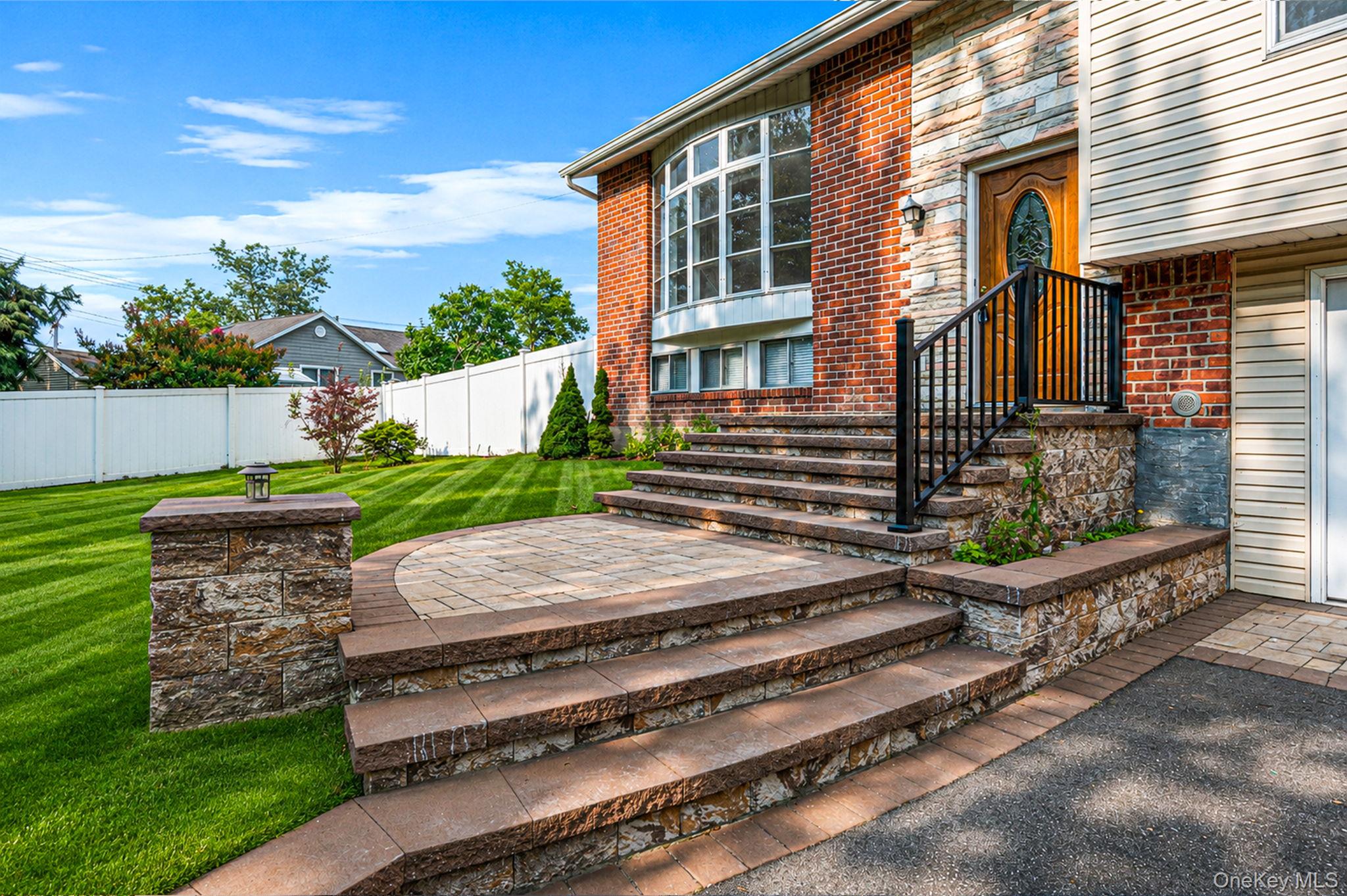 2nd image of 3 Richlee Dr, Huntington, NY 11731 | MLS# 1030367