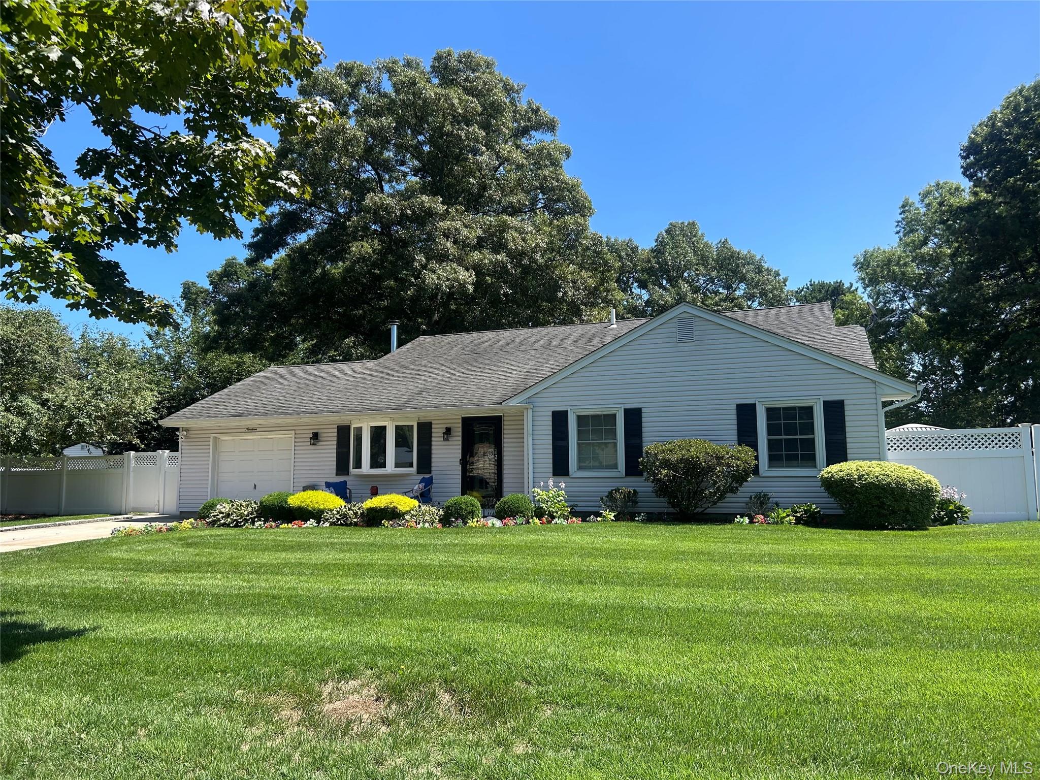 2nd image of 19 Sandpiper Ln, Brookhaven, NY 11727 | MLS# 1030388