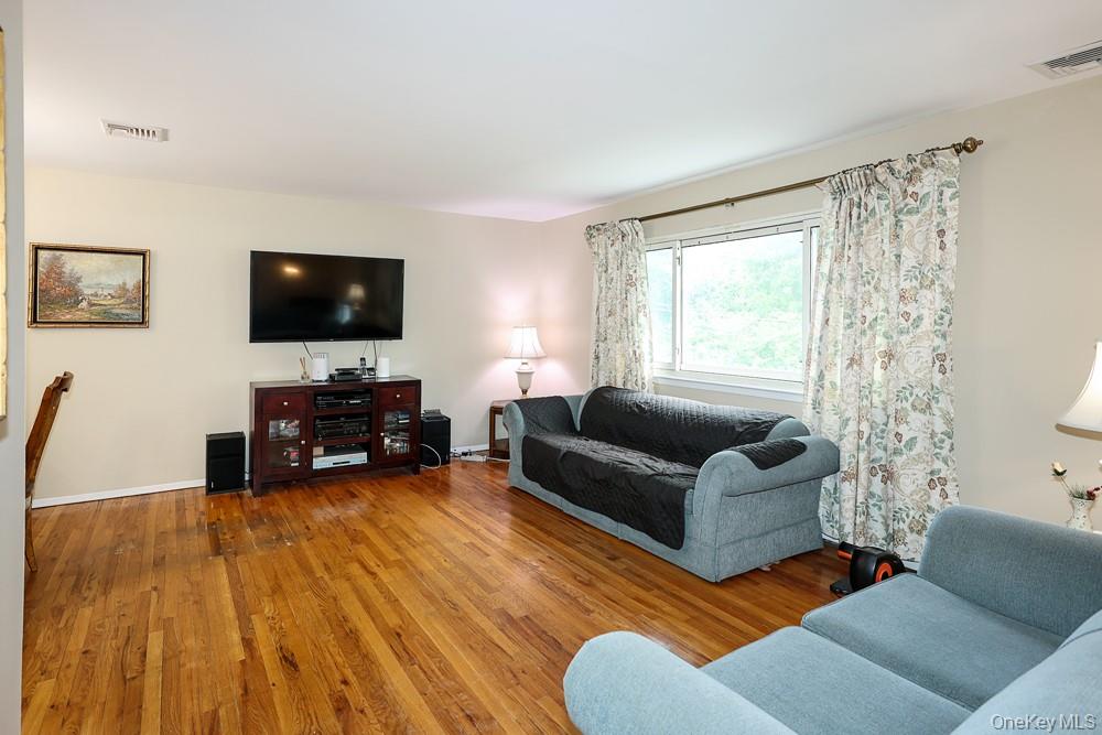 4th image of 555 N Windsor Ave, Islip, NY 11718 | MLS# 1030408