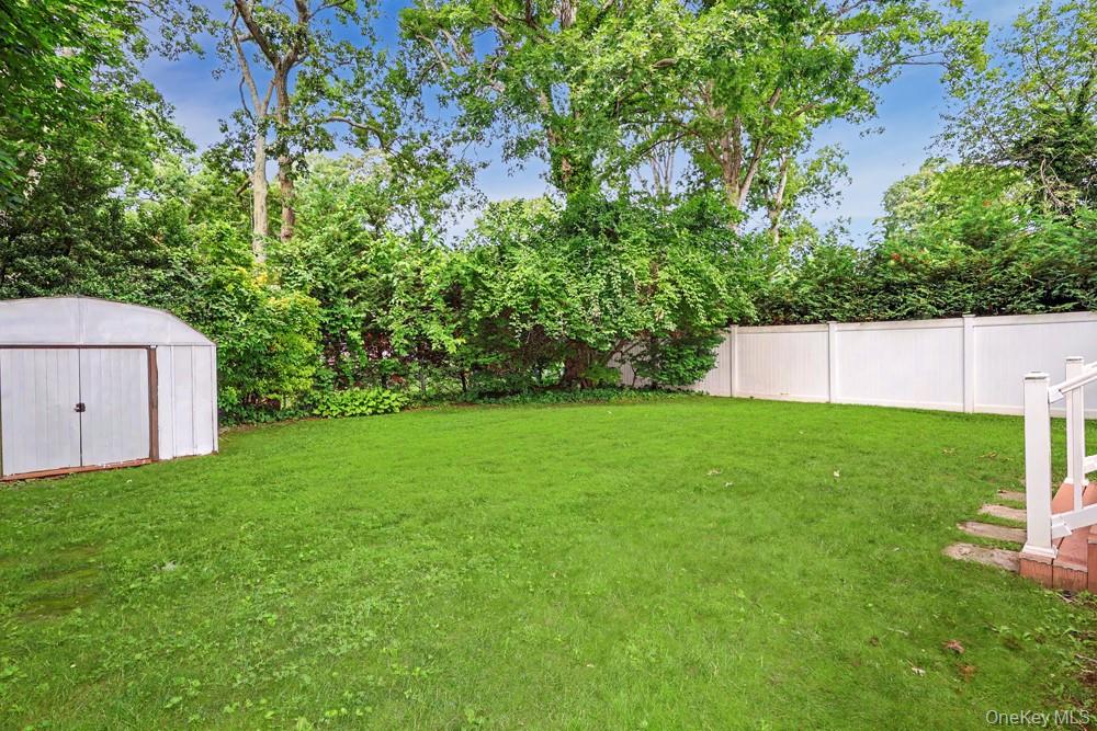 29th image of 555 N Windsor Ave, Islip, NY 11718 | MLS# 1030408