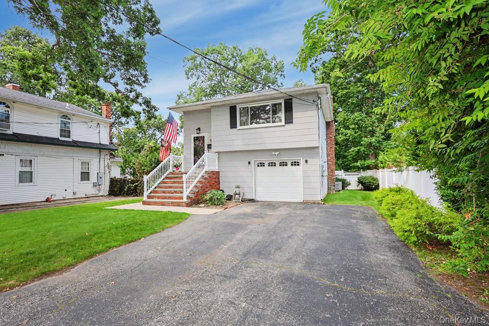 3rd image of 555 N Windsor Ave, Islip, NY 11718 | MLS# 1030408