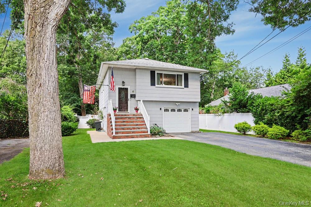2nd image of 555 N Windsor Ave, Islip, NY 11718 | MLS# 1030408