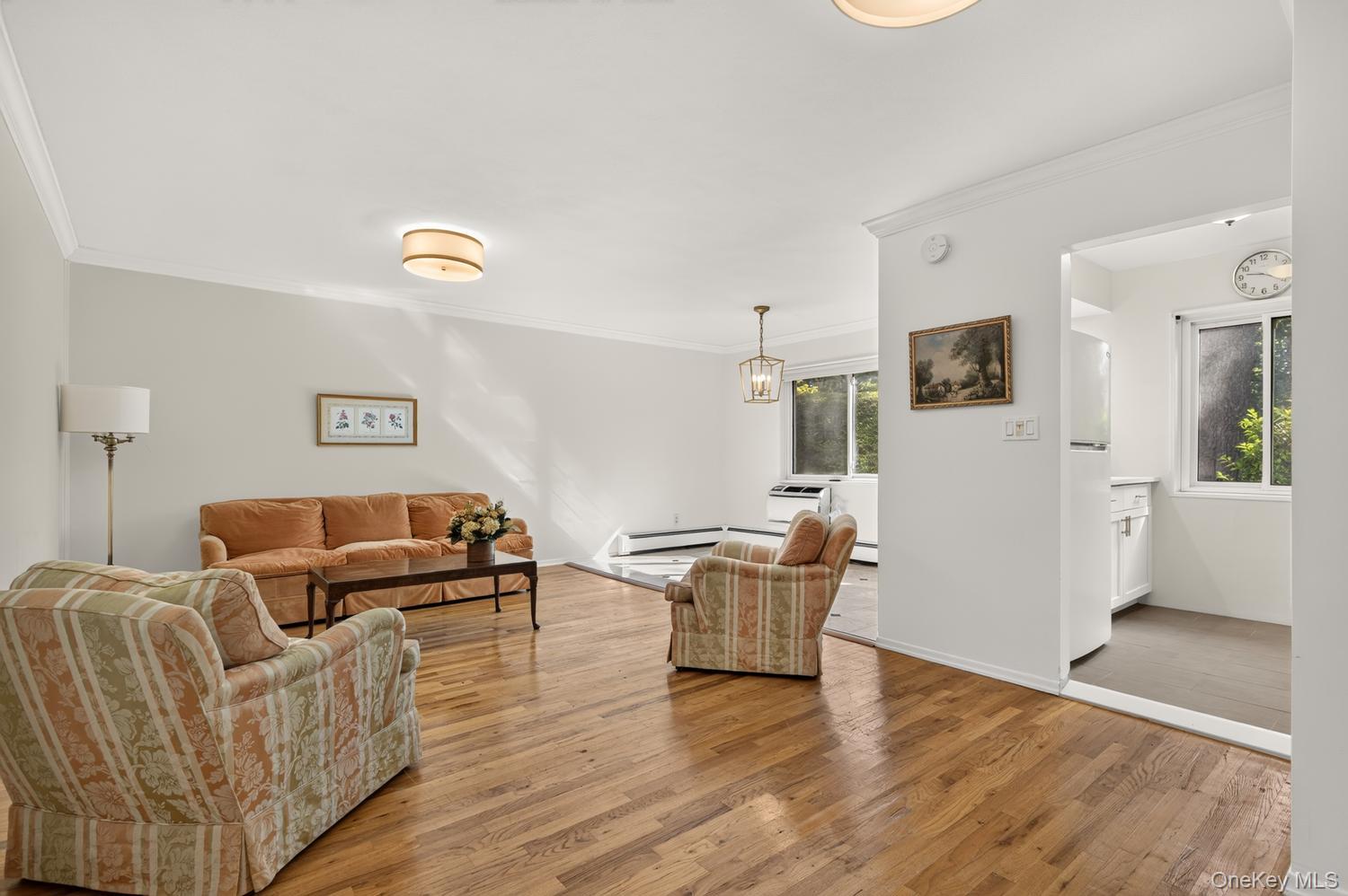 3rd image of 200 Lexington #1F, Oyster Bay, NY 11771 | MLS# 1030473