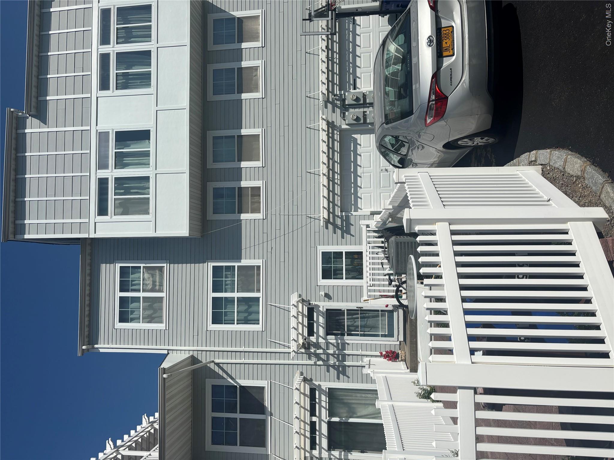 4th image of 165 Commodore Cir W, New York, NY 11692 | MLS# 1030502
