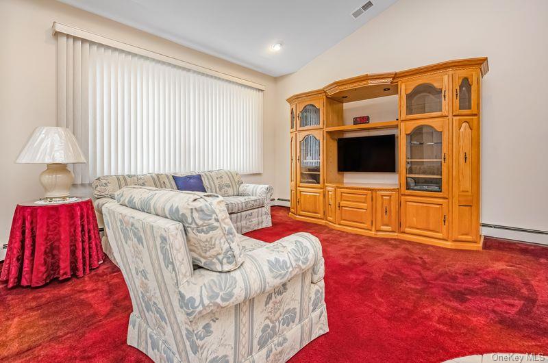 4th image of 130 Francesca Wy, Babylon, NY 11701 | MLS# 1030587