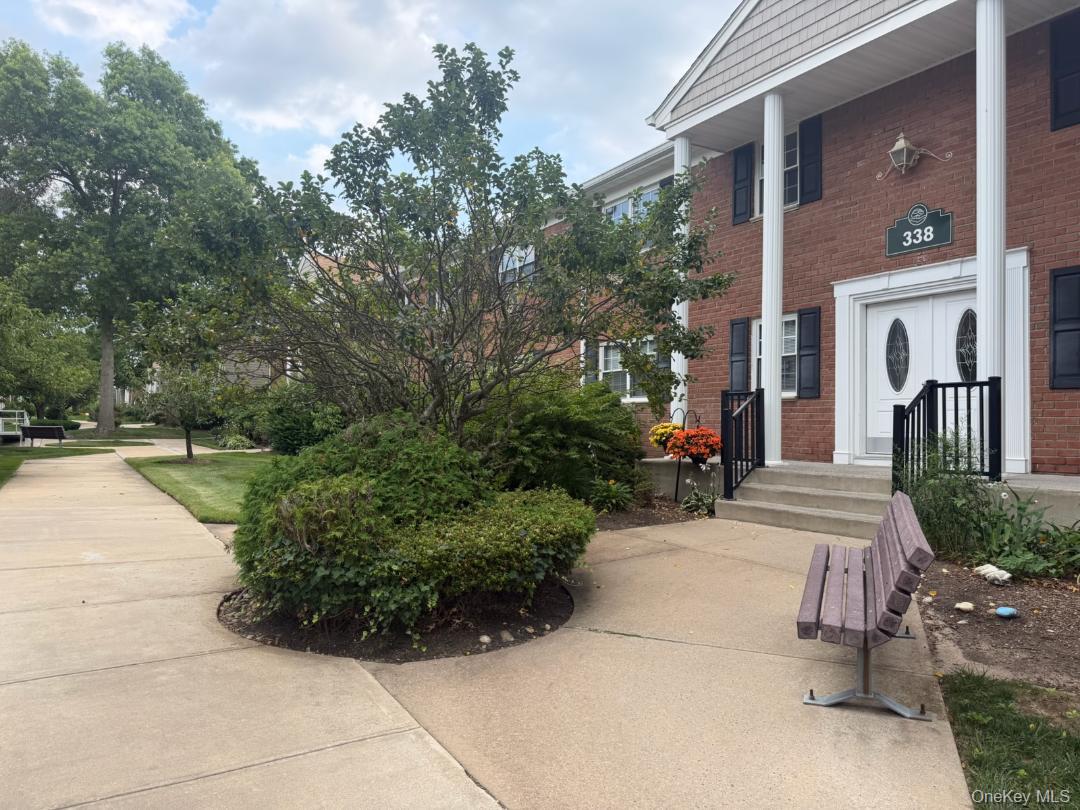 3rd image of 338 Lakeland Ave, Islip, NY 11782