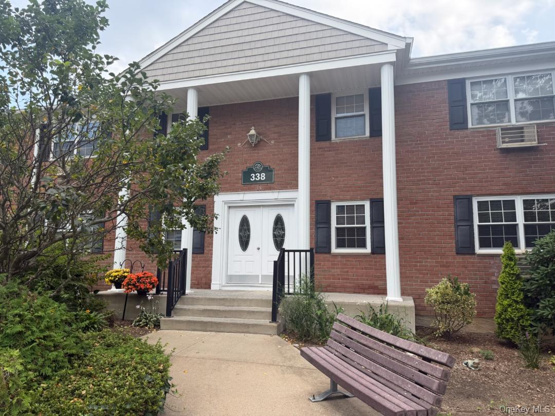 2nd image of 338 Lakeland Ave #6 E, Islip, NY 11782 | MLS# 1030594
