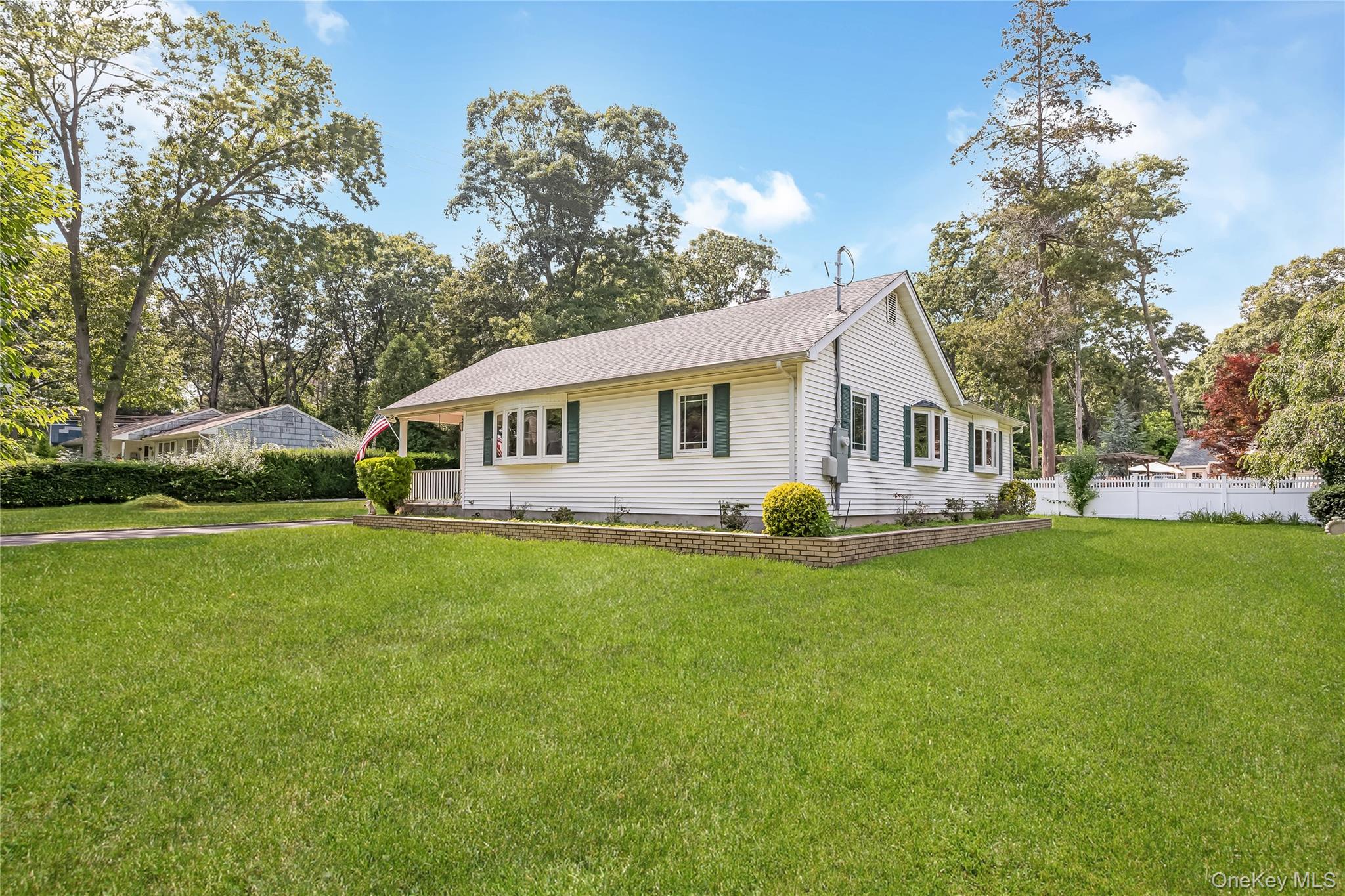 3rd image of 42 Pineacre Dr, Smithtown, NY 11787 | MLS# 1030650
