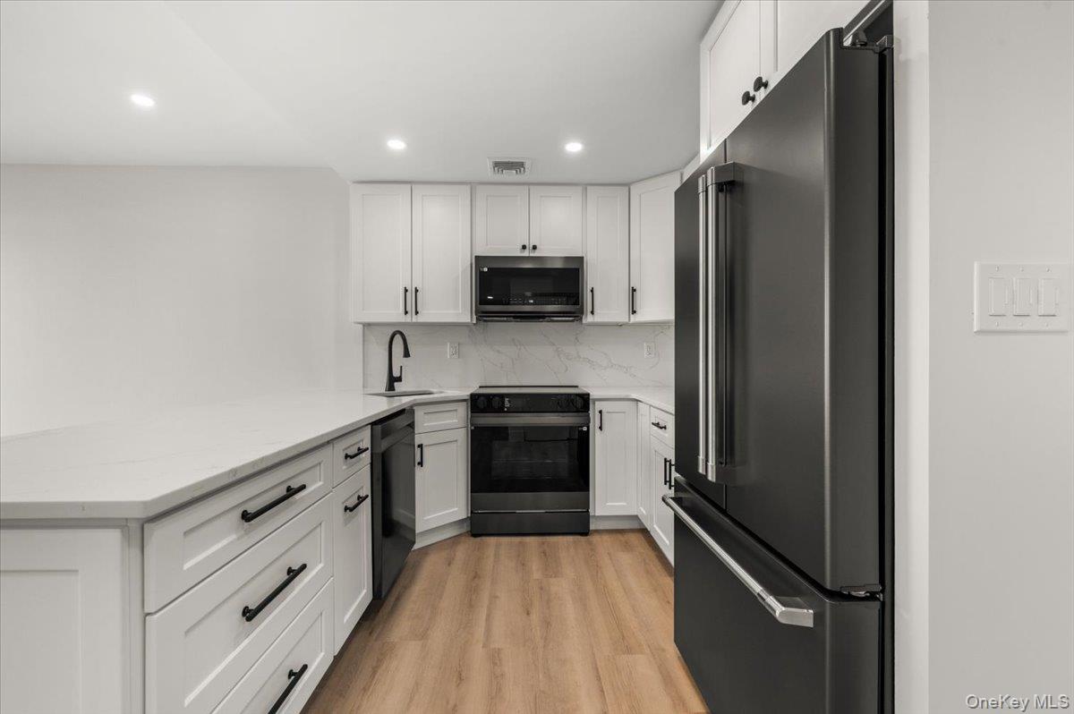 2nd image of 100 Broadway W #4T, Long Beach, NY 11561 | MLS# 1030669