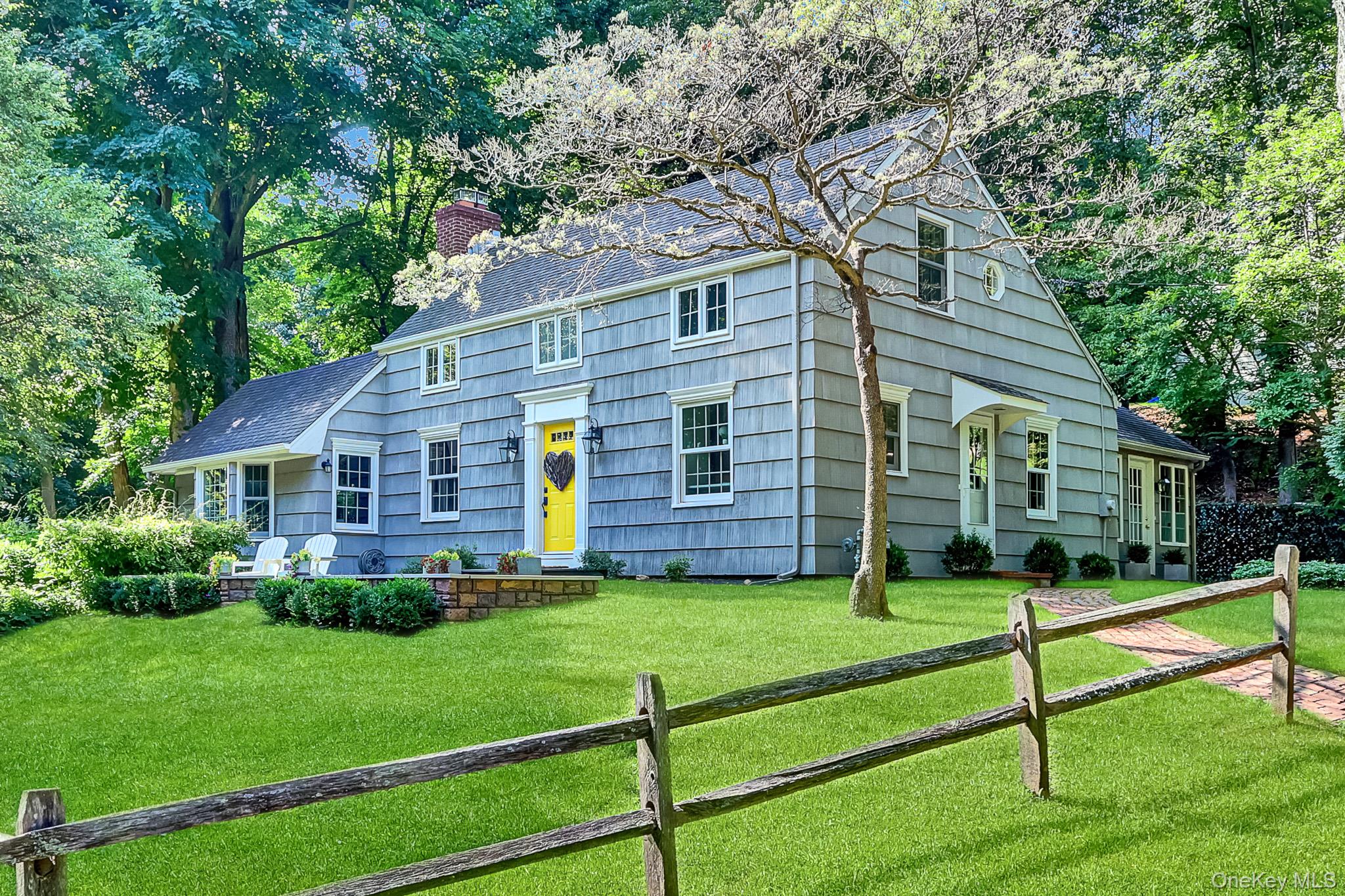 2nd image of 2 Dogwood Dr, Brookhaven, NY 11790 | MLS# 1030676
