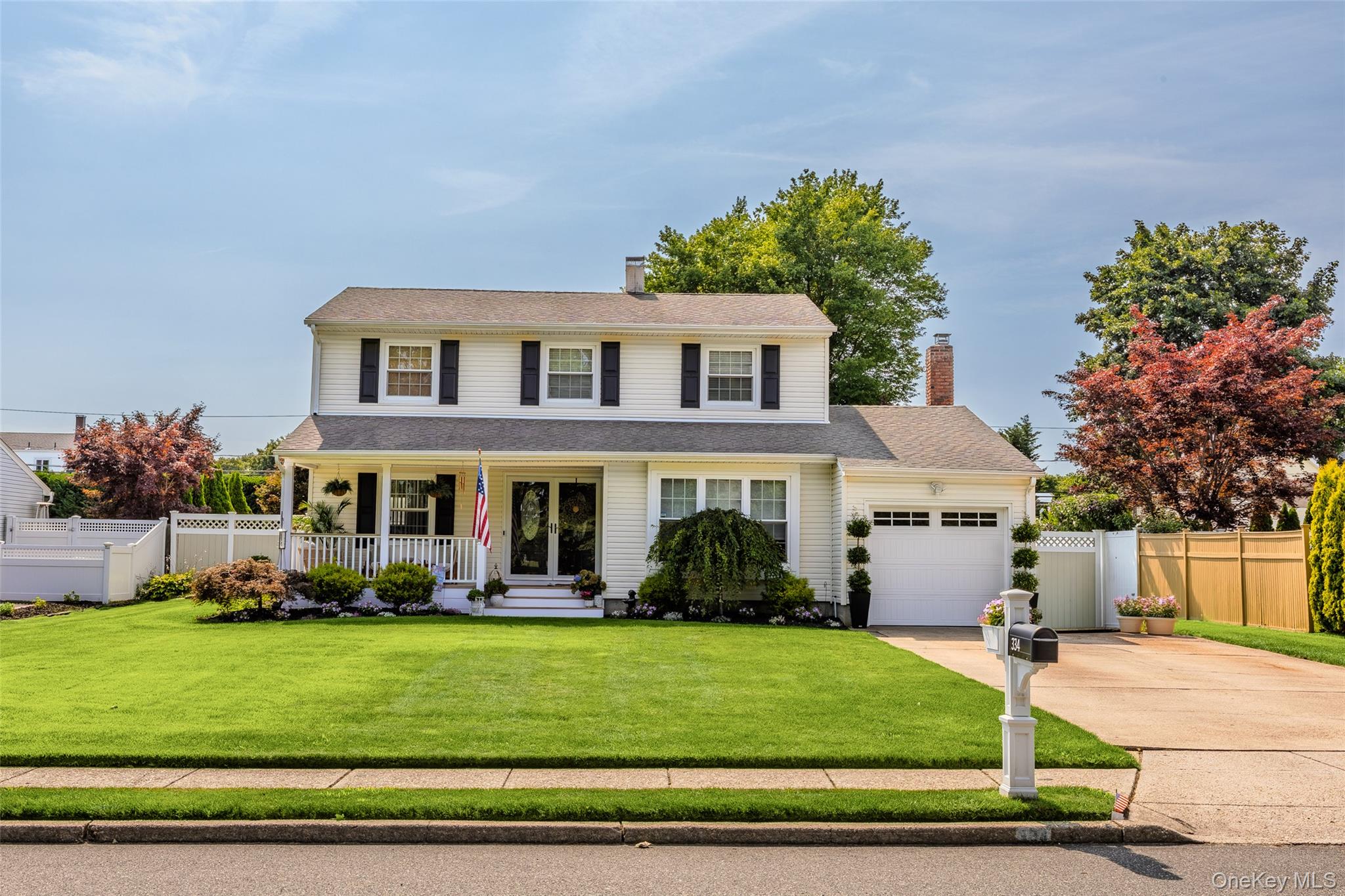 2nd image of 334 Greenbelt Pkwy, Islip, NY 11742 | MLS# 1030764