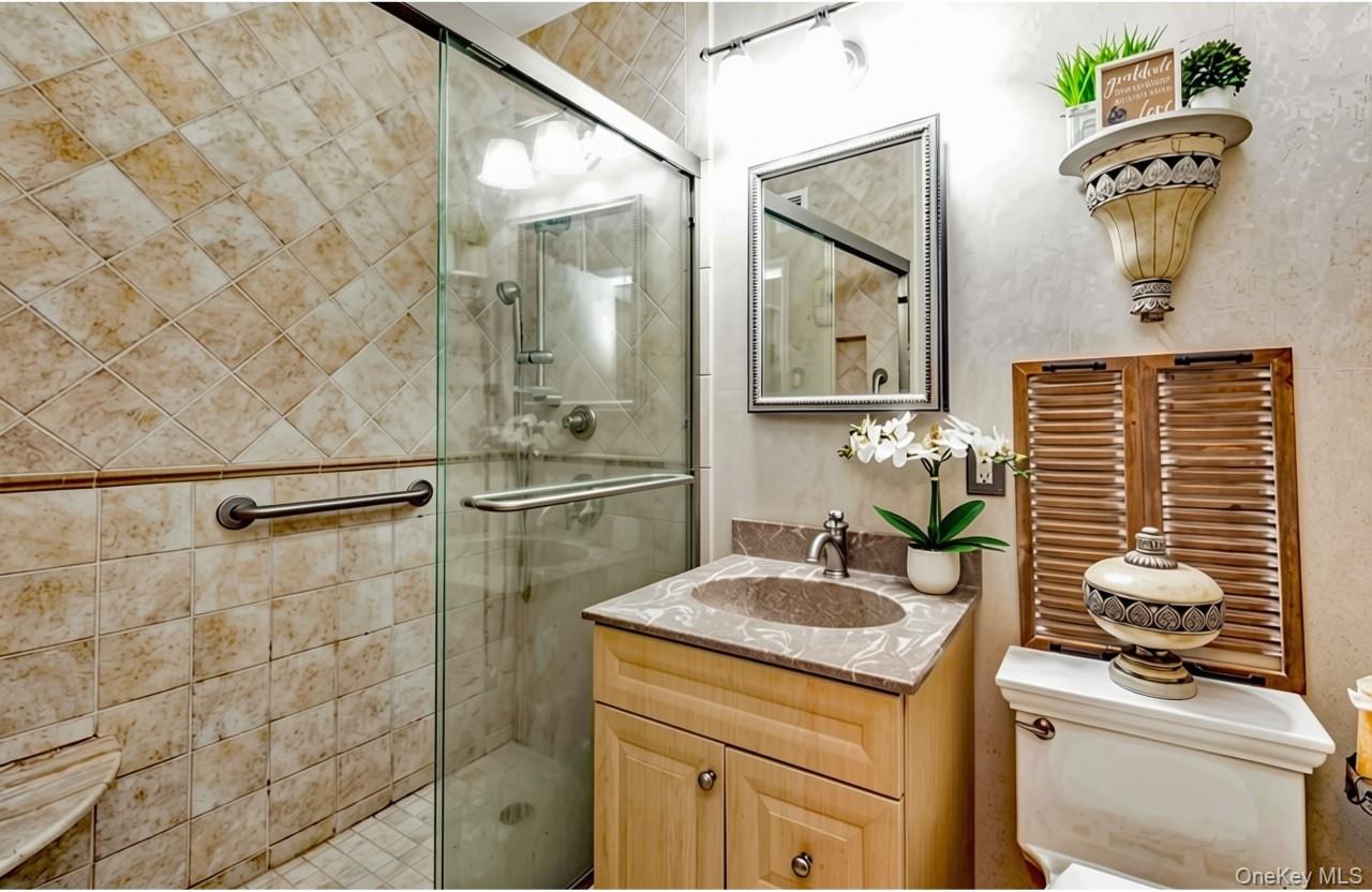 5th image of 27010 Grand Central Pkwy #4J, New York, NY 11005 | MLS# 1030793