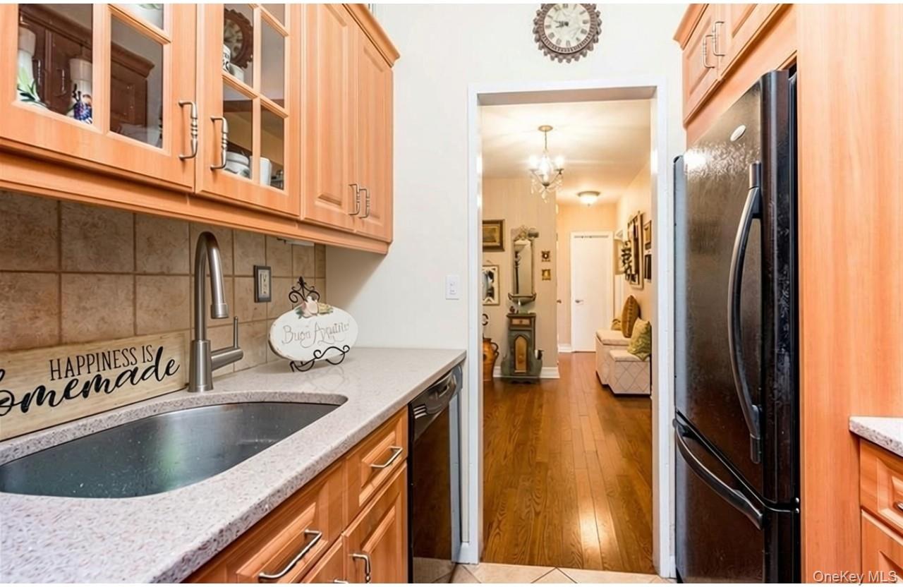 3rd image of 27010 Grand Central Pkwy #4J, New York, NY 11005 | MLS# 1030793