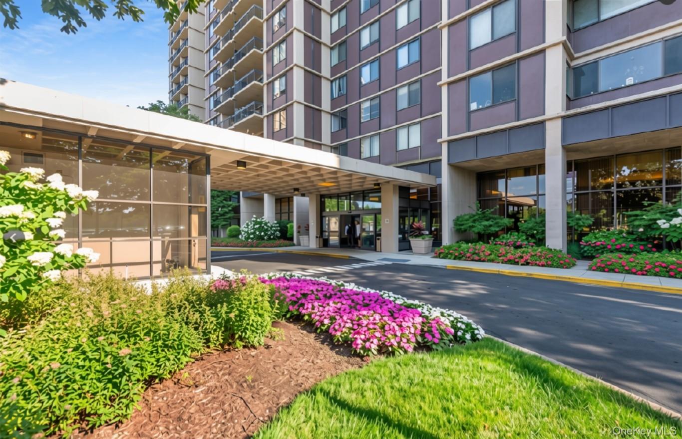 2nd image of 27010 Grand Central Pkwy #4J, New York, NY 11005 | MLS# 1030793